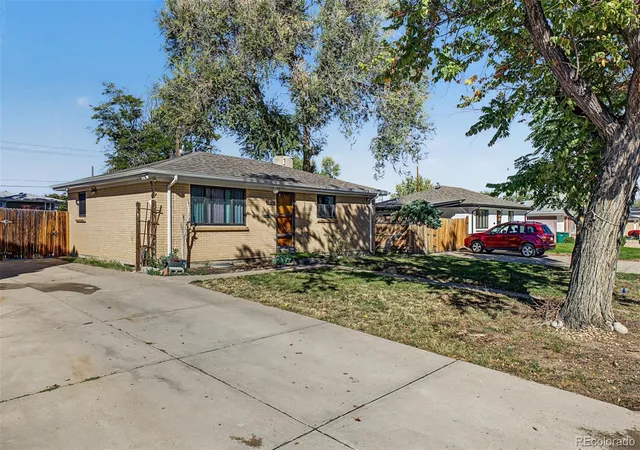 Photo 4 of Single family home for sale at 3015 Carson St, Aurora, CO 80011 | MLS# 2679755 | Listing updated on 2026-10-20