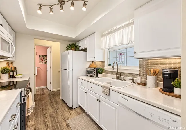 Photo 2 of Townhouse for sale at 5534 W Canyon Trl #E, Littleton, CO 80128 | MLS# 5448665 | Listing updated on 2026-10-13