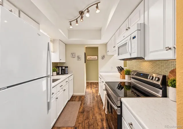 Photo 3 of Townhouse for sale at 5534 W Canyon Trl #E, Littleton, CO 80128 | MLS# 5448665 | Listing updated on 2026-10-13
