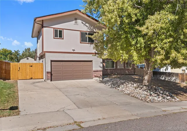Single family home for sale at 10723 W Marlowe Pl, Littleton, CO 80127 | MLS# 9206480