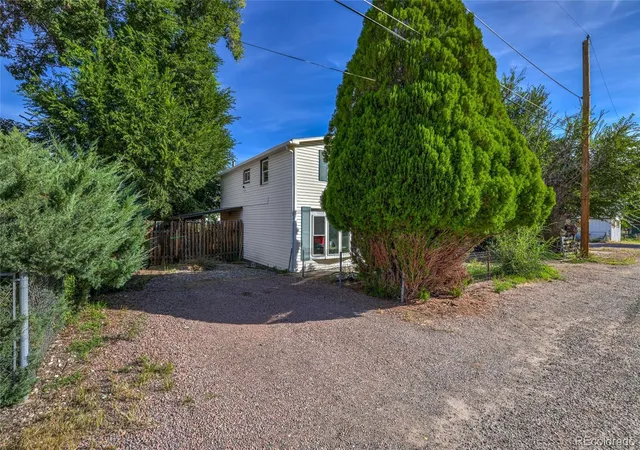 Photo 3 of Single family home for sale at 1316 Reed Ln, Canon City, CO 81212 | MLS# 5680962 | Listing updated on 2026-10-10