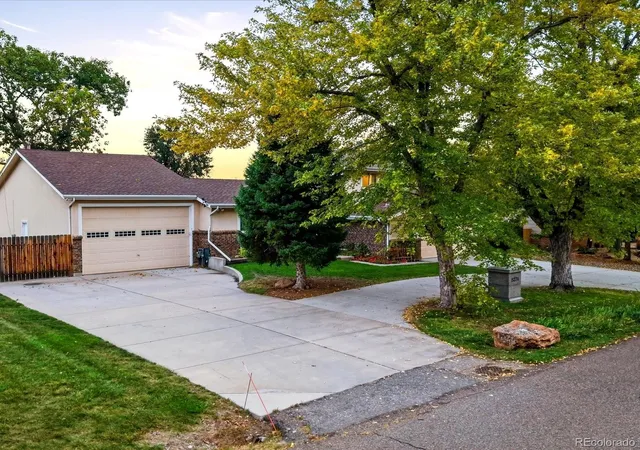 Photo 4 of Single family home for sale at 8374 S Yukon St, Littleton, CO 80128 | MLS# 6201657 | Listing updated on 2026-10-18