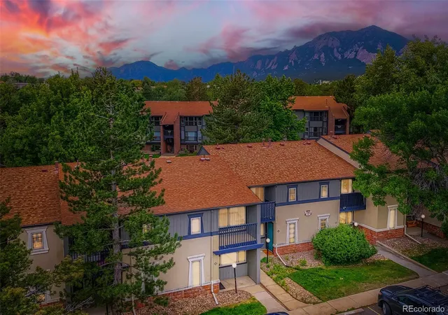 Listing Photo 3 - Condo for sale in building located at 790 W Moorhead Cir, Boulder, CO 80305 - Unit #E