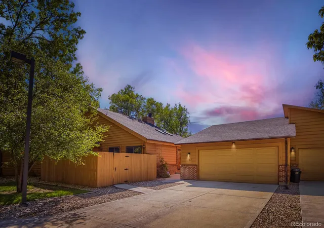 Townhouse for sale at 127 S Eagle Cir, Aurora, CO 80012 | MLS# 8363025