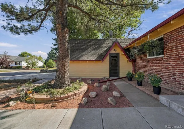 Photo 3 of Single family home for sale at 6752 W 65th Avenue, Arvada, CO 80003 | MLS# 5089388 | Listing updated on 2026-10-13