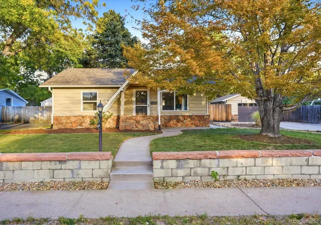 Single family home for sale at 4840 S Huron St, Englewood, CO 80110 | MLS# 6885100