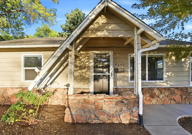 Photo 1 of Single family home for sale at 4840 S Huron St, Englewood, CO 80110 | MLS# 6885100 | Listing updated on 2026-10-15