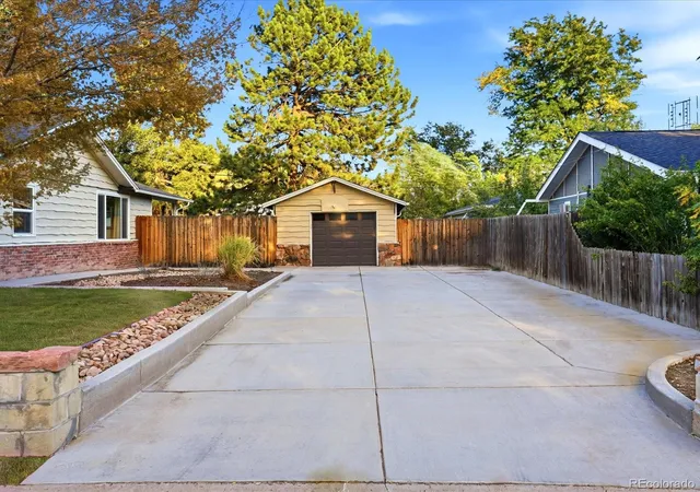 Photo 2 of Single family home for sale at 4840 S Huron St, Englewood, CO 80110 | MLS# 6885100 | Listing updated on 2026-10-15