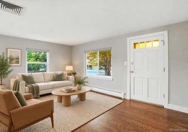 Photo 3 of Single family home for sale at 4840 S Huron St, Englewood, CO 80110 | MLS# 6885100 | Listing updated on 2026-10-15