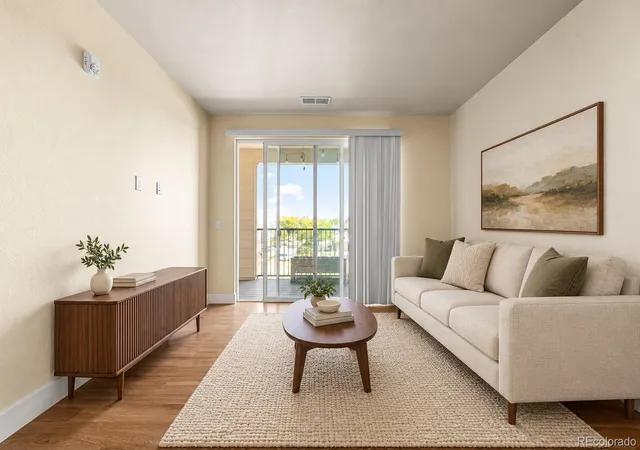 Listing Photo 4 - Condo for sale in building located at 981 S Sable Blvd, Aurora, CO 80012 - Unit #303