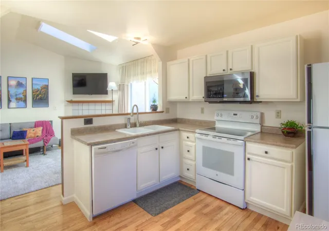 Photo 4 of Single family home for sale at 5696 S Zinnia St, Littleton, CO 80127 | MLS# 6984075 | Listing updated on 2026-10-16