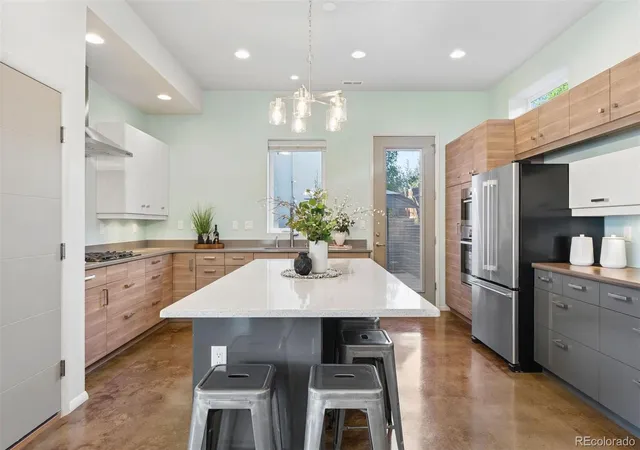 Photo 2 of Single family home for sale at 815 W Jefferson St, Colorado Springs, CO 80907 | MLS# 9678119 | Listing updated on 2026-10-12