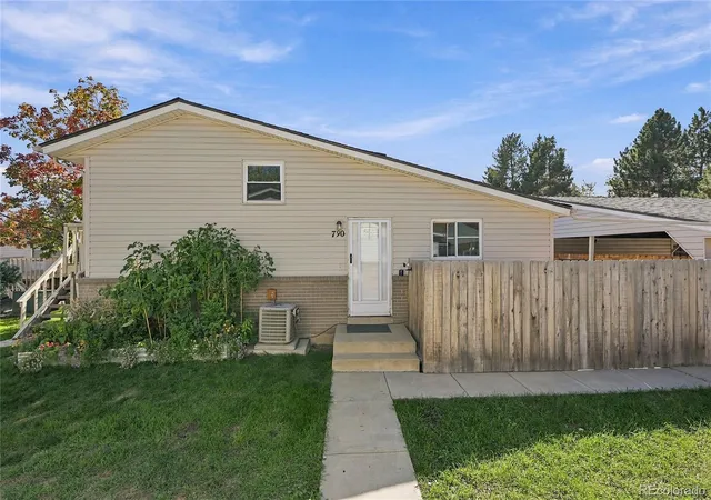 Photo 2 of Townhouse for sale at 790 W Cleveland Cir, Lafayette, CO 80026 | MLS# 1941847 | Listing updated on 2026-10-27