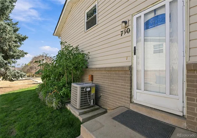 Photo 3 of Townhouse for sale at 790 W Cleveland Cir, Lafayette, CO 80026 | MLS# 1941847 | Listing updated on 2026-10-27