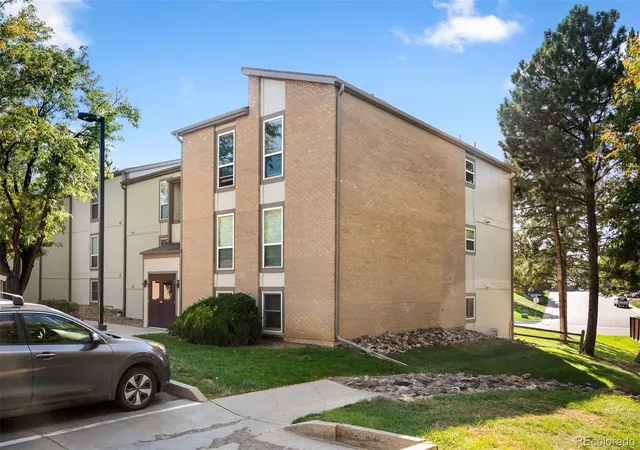 Listing Photo 5 - Condo for sale in building located at 7312 S Xenia Cir, Centennial, CO 80112 - Unit #A
