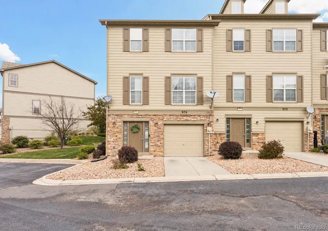 Photo 2 of Townhouse for sale at 976 Burning Bush Point, Monument, CO 80132 | MLS# 7084529 | Listing updated on 2026-10-24