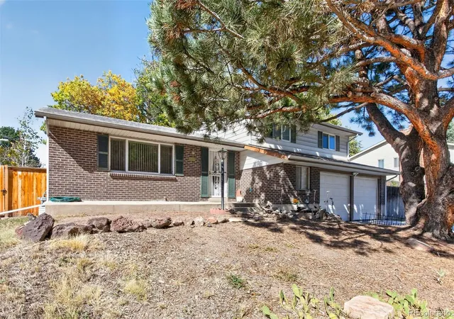Photo 1 of Single family home for sale at 2885 S Teller St, Denver, CO 80227 | MLS# 1976872 | Listing updated on 2026-10-23