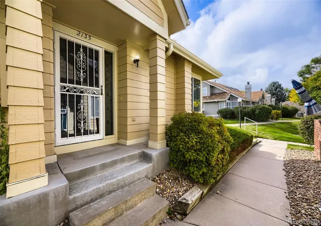 Listing Photo 2 - Condo for sale in building located at 2135 S Troy Wy, Aurora, CO 80014