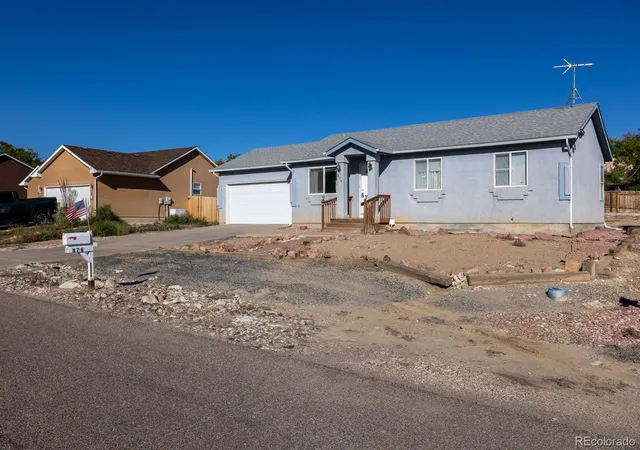 Photo 3 of Single family home for sale at 876 S Blakeland Dr, Pueblo, CO 81007 | MLS# 7166640 | Listing updated on 2026-10-12