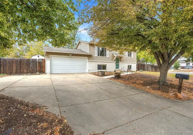 Photo 3 of Single family home for sale at 2843 S Ouray Way, Aurora, CO 80013 | MLS# 9931142 | Listing updated on 2026-10-24