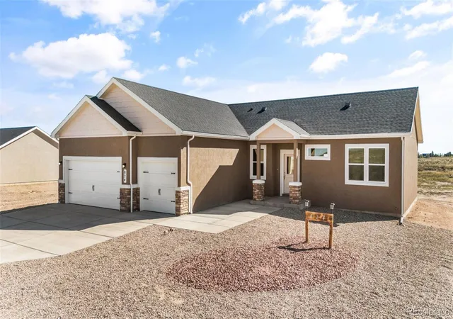 Photo 1 of Single family home for sale at 824 E Loma Dr, Pueblo, CO 81007 | MLS# 4532362 | Listing updated on 2026-10-13