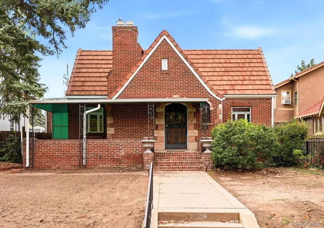 Photo 1 of Single family home for sale at 2585 Albion St, Denver, CO 80207 | MLS# 2257635 | Listing updated on 2026-10-28