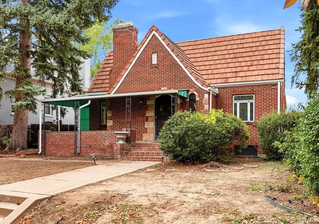 Photo 3 of Single family home for sale at 2585 Albion St, Denver, CO 80207 | MLS# 2257635 | Listing updated on 2026-10-28