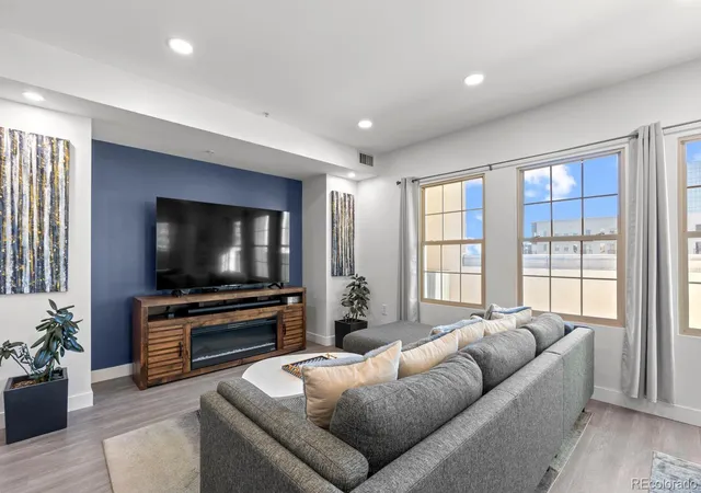 Photo 2 of Condo for sale at 925 N Lincoln St #3F, Denver, CO 80203 | MLS# 5465441 | Listing updated on 2026-10-17