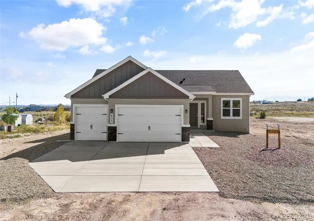 Single family home for sale at 832 E Loma Dr, Pueblo, CO 81007 | MLS# 4040551