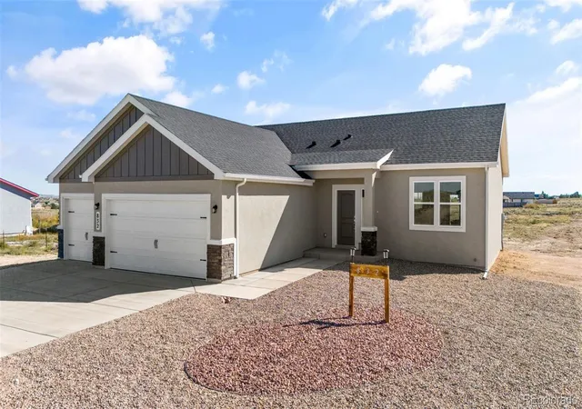 Photo 1 of Single family home for sale at 832 E Loma Dr, Pueblo, CO 81007 | MLS# 4040551 | Listing updated on 2026-10-13
