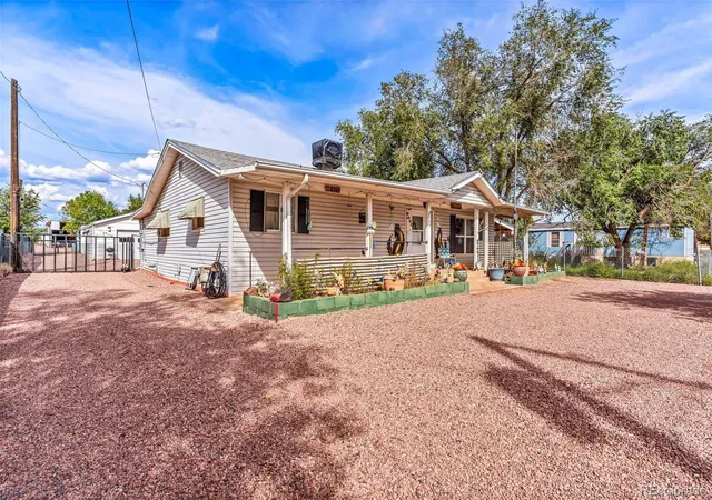 Single family home for sale at 2149 Washington St, Canon City, CO 81212 | MLS# 3483546