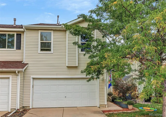 Townhouse for sale at 5561 S Quemoy Cir, Aurora, CO 80015 | MLS# 6127487