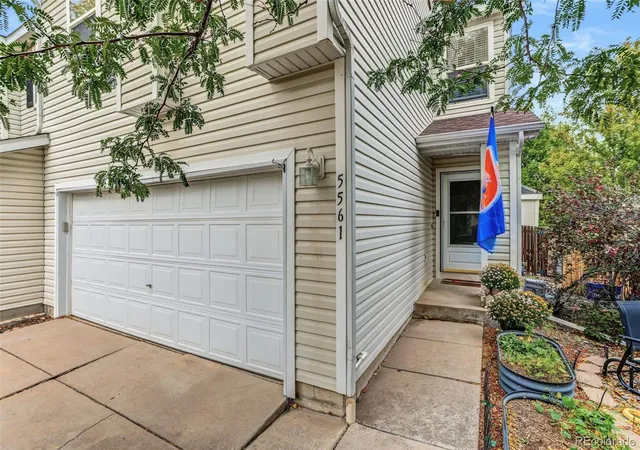Photo 2 of Townhouse for sale at 5561 S Quemoy Cir, Aurora, CO 80015 | MLS# 6127487 | Listing updated on 2026-10-15