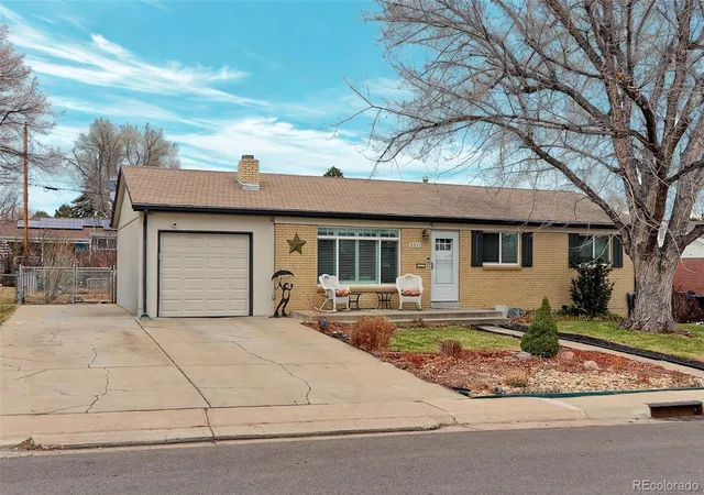 Photo 1 of Single family home for sale at 3333 W Wagon Trl Dr, Englewood, CO 80110 | MLS# 2757920 | Listing updated on 2026-10-15