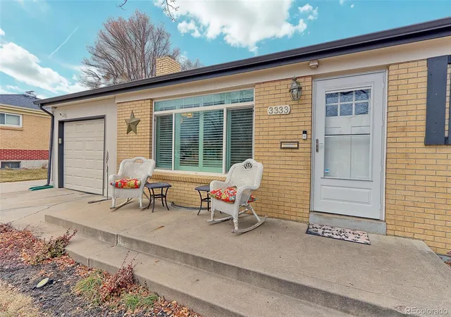 Photo 2 of Single family home for sale at 3333 W Wagon Trl Dr, Englewood, CO 80110 | MLS# 2757920 | Listing updated on 2026-10-15