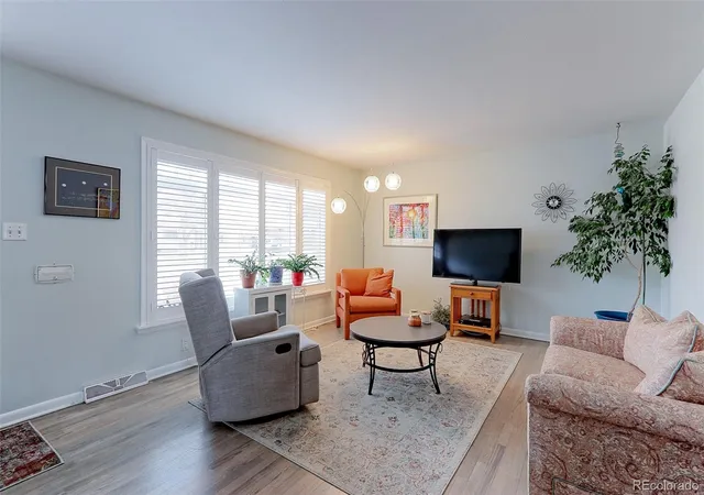 Photo 3 of Single family home for sale at 3333 W Wagon Trl Dr, Englewood, CO 80110 | MLS# 2757920 | Listing updated on 2026-10-15