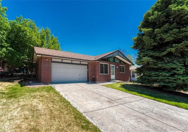 Listing Photo 1 - Condo for sale in building located at 5384 S Prescott St, Littleton, CO 80120 - Unit #