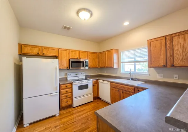 Photo 3 of Townhouse for sale at 19238 E Gunnison Cir #105, Aurora, CO 80017 | MLS# 1568283 | Listing updated on 2026-10-17
