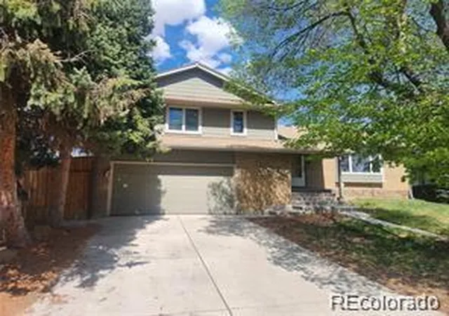 Single family home for sale at 812 S Ouray St, Aurora, CO 80017 | MLS# 9108971