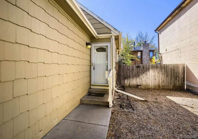 Photo 2 of Townhouse for sale at 1021 Townley Cir, Longmont, CO 80501 | MLS# 7591722 | Listing updated on 2026-10-27