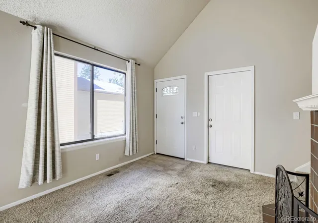 Photo 4 of Townhouse for sale at 1021 Townley Cir, Longmont, CO 80501 | MLS# 7591722 | Listing updated on 2026-10-27