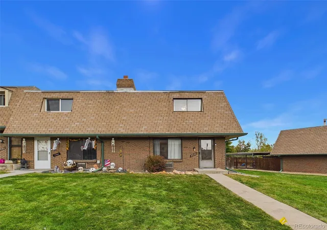 Townhouse for sale at 7751 W Glasgow Pl, Littleton, CO 80128 | MLS# 8495319