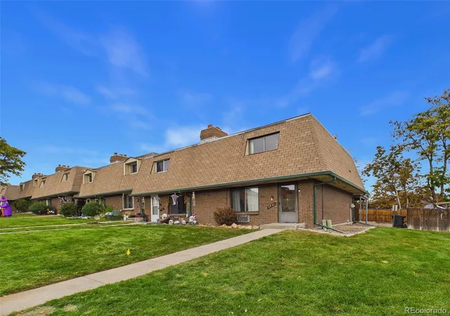Photo 1 of Townhouse for sale at 7751 W Glasgow Pl, Littleton, CO 80128 | MLS# 8495319 | Listing updated on 2026-10-14