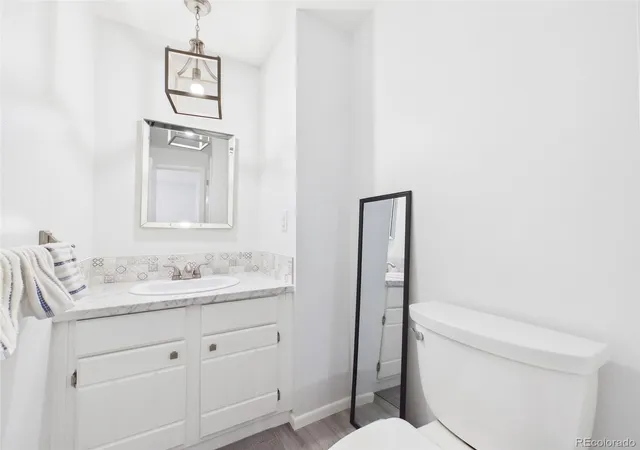 Photo 4 of Townhouse for sale at 7751 W Glasgow Pl, Littleton, CO 80128 | MLS# 8495319 | Listing updated on 2026-10-14