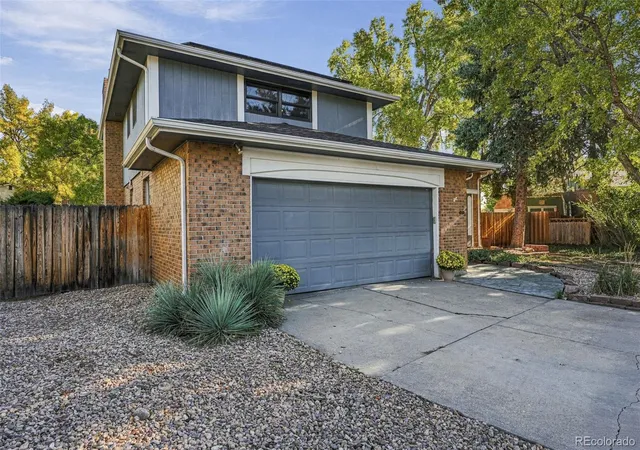 Photo 3 of Single family home for sale at 6868 Vivian St, Arvada, CO 80004 | MLS# 9147368 | Listing updated on 2026-10-27