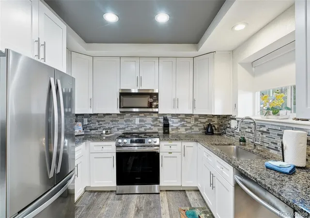 Photo 3 of Townhouse for sale at 2882 W Davies Ave, Littleton, CO 80120 | MLS# 6001465 | Listing updated on 2026-10-19