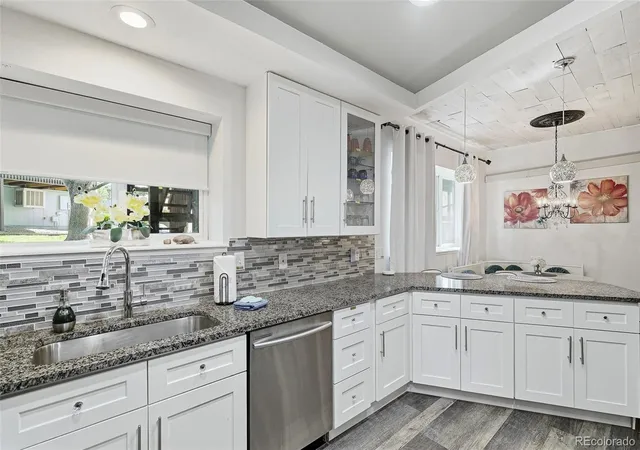 Photo 3 of Townhouse for sale at 2882 W Davies Ave, Littleton, CO 80120 | MLS# 6001465 | Listing updated on 2026-10-19