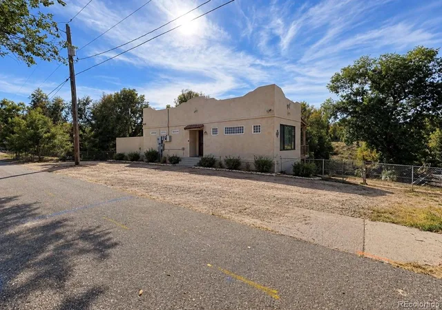 Photo 2 of Single family home for sale at 211 Vercelli Dr, Pueblo, CO 81005 | MLS# 7740493 | Listing updated on 2026-10-27
