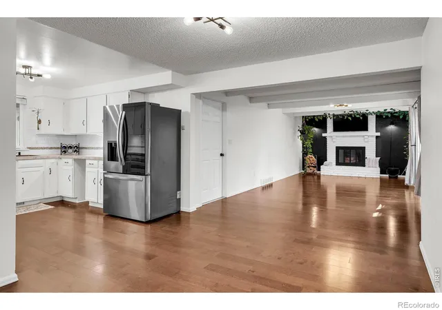 Photo 4 of Single family home for sale at 3825 Columbia Dr, Longmont, CO 80503 | MLS# IR1070629 | Listing updated on 2026-10-15