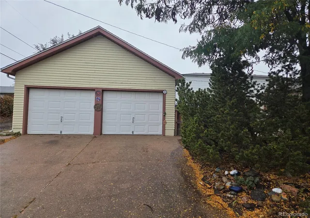 Photo 2 of Sale Pending at 4200 S Delaware St, Englewood, CO 80110 | MLS# 4708545 | Listing updated on 2026-10-26